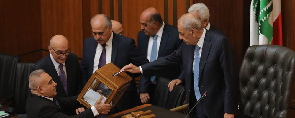 Lebanese Parliament Speaker Nabih Berri casts his vote during a session to elect a new President in Beirut on September 29, 2022. Lebanon's parliament met to elect a new president, with no consensus on a successor to outgoing head of state Michel Aoun despite an unprecedented financial crisis. (Photo by Ibrahim AMRO / AFP)