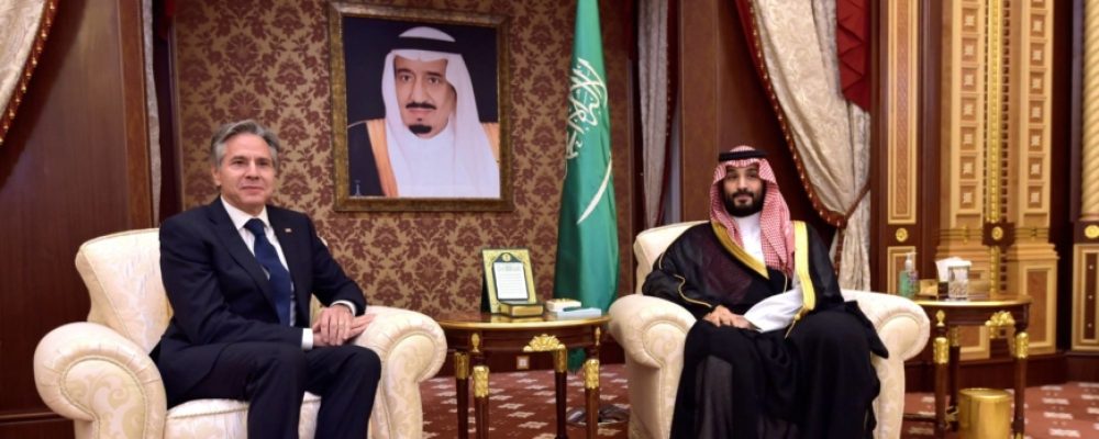 Saudi Arabia's Crown Prince Mohammed bin Salman (L) meets with US Secretary of State Antony Blinken in Jeddah in Jeddah, Saudi Arabia June 7, 2023. Amer Hilabi/Pool via REUTERS