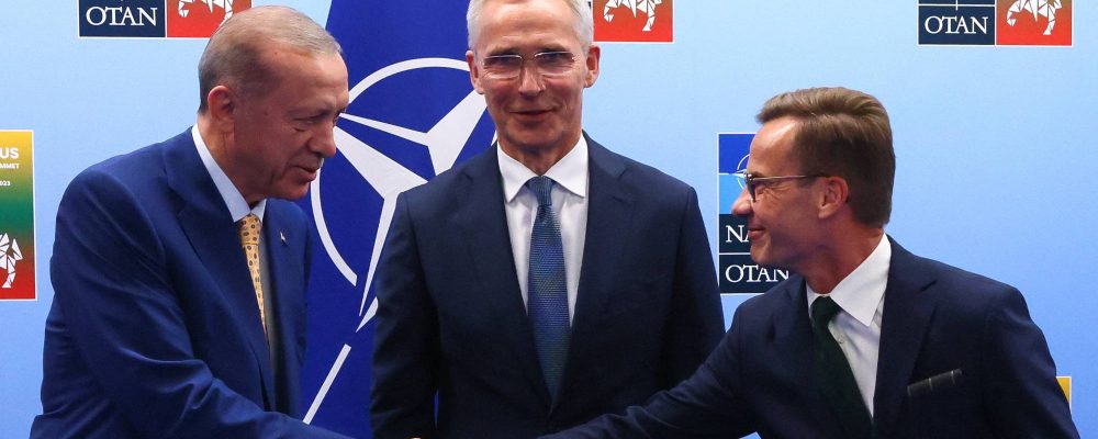 Turkish President Tayyip Erdogan and Swedish Prime Minister Ulf Kristersson shake hands next to NATO Secretary-General Jens Stoltenberg prior to their meeting, on the eve of a NATO summit, in Vilnius, Lithuania July 10, 2023. REUTERS/Yves Herman/Pool